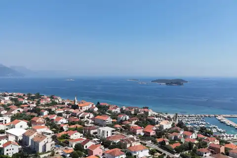 Pelješac, Orebić - Dvosoban apartman s loggiom i terasom u novogradnji