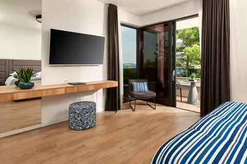 Trogir, Marina - Vila 400 m², 4 pokoje, bazén 30 m², 150 m od moře