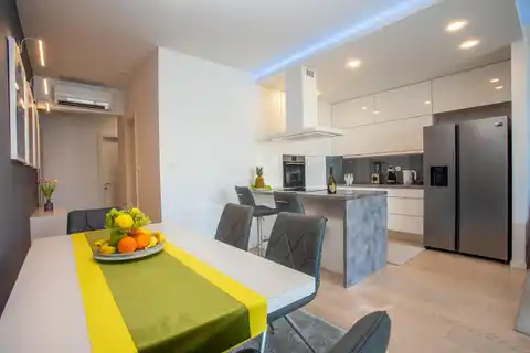 Split, Žnjan - Dvosoban stan sa loggiom i pogledom na more