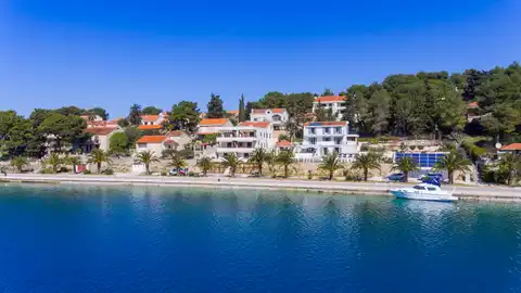Brač, Milna - Villa moderna in prima fila sul mare, 264 m2