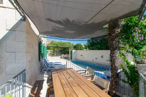 Brač, Mirca - kamenná vila s výhľadom na more, 300m2