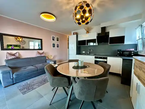 Kaštela, Kaštel Stari - Jednosoban stan s natkrivenom terasom i vrtom