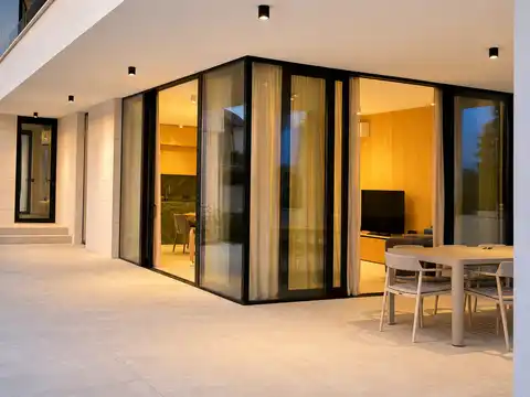 Turanj, Vila 180 m²— grijani bazen, pogled na more, 350 m od plaže
