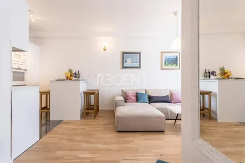 Split, Žnjan - Luxusní dvoupokojový penthouse 70 m2 s terasou