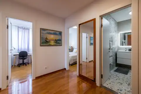 Spalato, Žnjan - Appartamento trilocale con loggia e vista mare