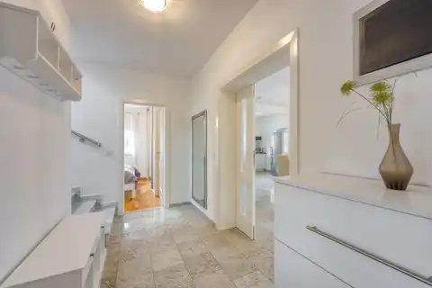 Parenzo, Vežnaveri – casa con due appartamenti