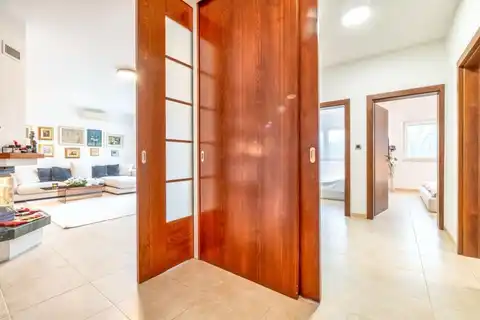 Загреб, Шребрняк – роскошная двухуровневая квартира в превосходном месте