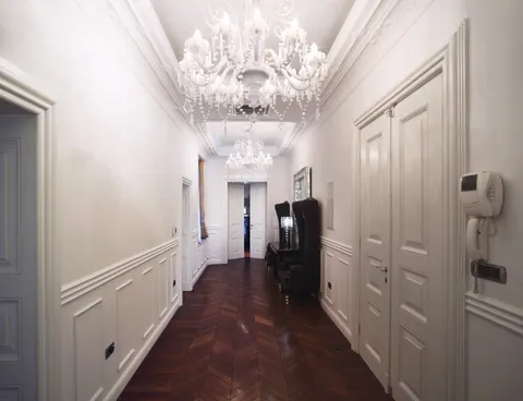 Zagreb, Donji grad, Marulićev trg – luksuzan ured od 280 m² za najam