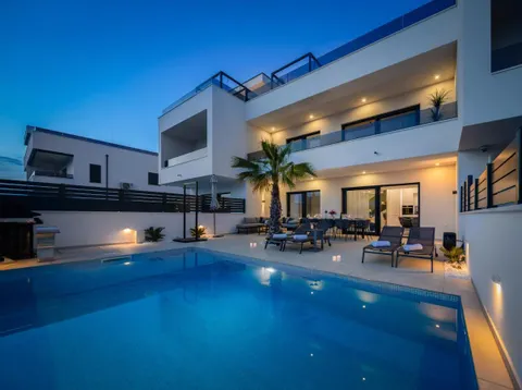 Šibenik, Vodice - Villa di lusso sulla costa adriatica