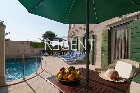 Brač, Mirca - kamenná vila s výhledem na moře, 300m2