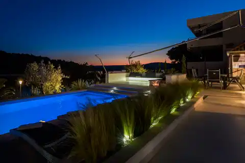 Brač, Milna - Villa moderna in prima fila sul mare, 264 m2