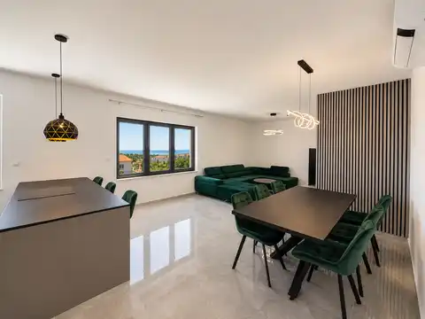 Dvoetažni stan 140 m², Brodarica, Šibenik- 3SS, krovna terasa, garaža