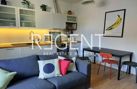 Split, Spinut - dvosobno stanovanje na frekventni lokaciji, 58 m2