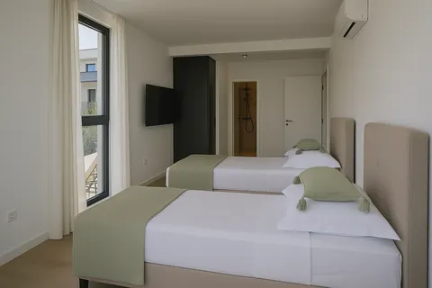 Šolta, Rogač – Moderna vila s bazenom, wellnessom, saunom i teretanom