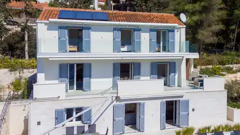 Brač, Milna - Villa moderna in prima fila sul mare, 264 m2