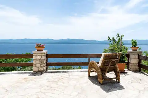 Brač, Bol - Kamena kuća sa četiri apartmana