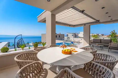 Podstrana - Moderná luxusná vila s bazénom a strešnou terasou