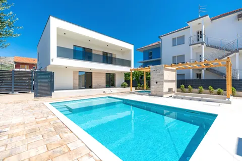 Trogir - Nuova villa moderna di 300m2 con piscina e jacuzzi