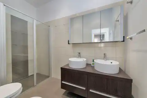 Zagreb, Centar - Građanski četverosoban stan 103 m2 s liftom i garažnim mjestom