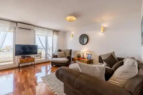 Spalato, Žnjan - Appartamento trilocale con loggia e vista mare