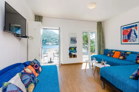 Zaton Mali - Vila u moře s bazénem a stravovacím zařízením 670 m2