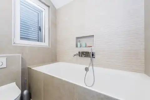 Brač, Milna - Villa moderna in prima fila sul mare, 264 m2