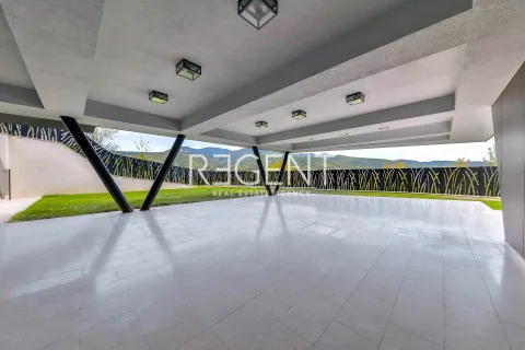 Záhřeb, Šestine - Moderní byt v nově postavené vile 280 m2