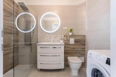 Split, Žnjan - Luxusní dvoupokojový penthouse 70 m2 s terasou