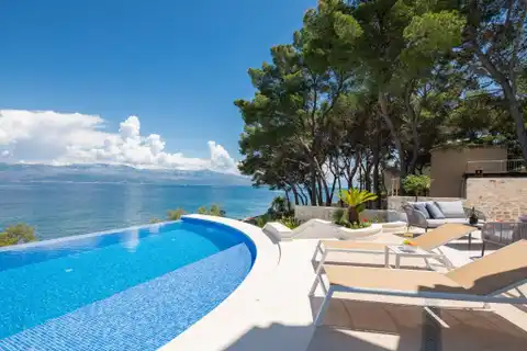 Brač - Moderna vila prvi red uz more