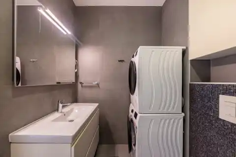 Stan 105 m², Grahorova — 3 spavaće sobe, dupla garaža, lift
