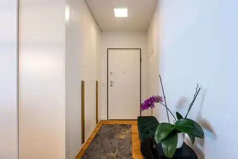 Stan 112 m², Vrbani — 3 spavaće sobe, balkon, 2 garaže