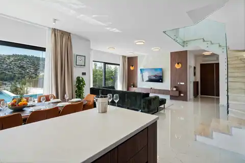 Вилла 300 м², Стивашница — 100 м до моря, инфинити бассейн