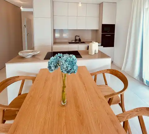 Trogir, Seget Donji -  Stan u prizemlju moderne novogradnje uz more
