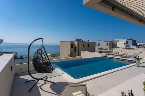 Podstrana - Moderná luxusná vila s bazénom a strešnou terasou