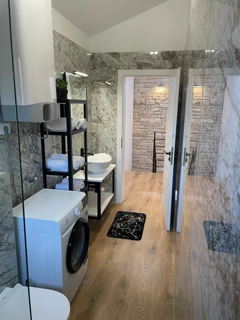 Zadar, Privlaka – Nově postavená kamenná-moderní vila