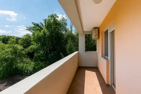 Zagreb, Remete – Trosoban stan 82 m² s loggiom