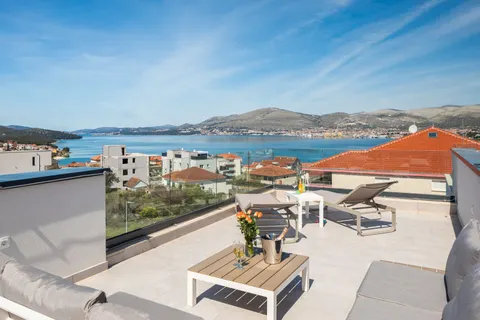 Trogir, Čiovo - Dvosoban stan za najam 75 m2