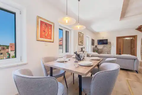 Makarska, Zentrum - Charmante Maisonette-Wohnung im Stadtkern