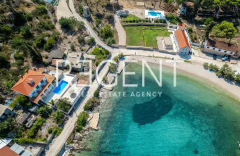 Šolta, Rogač - Villa mediterranea in prima fila sul mare 264 m2 vendita esclusiva