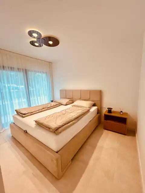 Trogir, Seget Donji -  Stan u prizemlju moderne novogradnje uz more