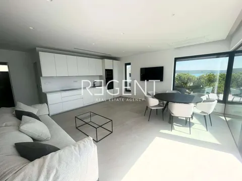 Sukošan – Luxusní moderní byt se střešní terasou 103 m2