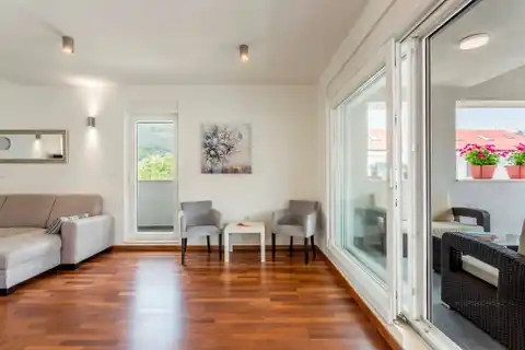 Podstrana - Three-room apartment with a terrace