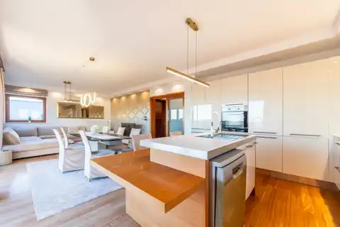 Zagreb, Sestine - Exklusives Penthouse in einer Stadtvilla, 123m2 zur Miete