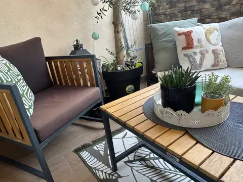 Solin, Japirko - Trosoban stan sa loggiom, sušionom i ostavom