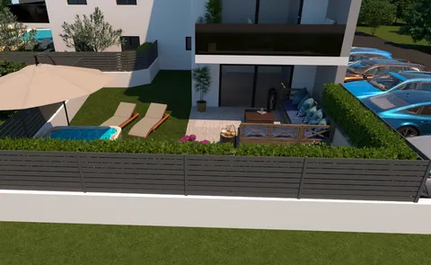 Trogir, Okrug Gornji – Dvosoban penthouse s krovnom terasom u novograd