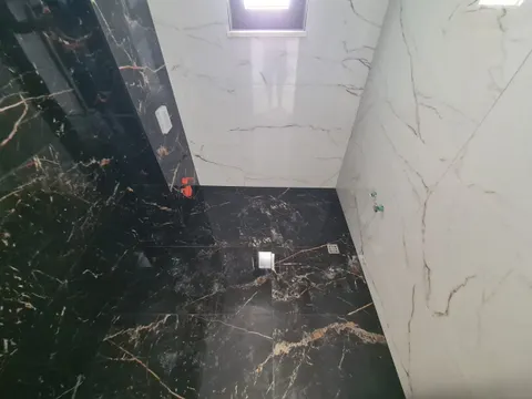 Makarska, Centar - Trzypokojowy penthouse z widokiem na morze 117 m2