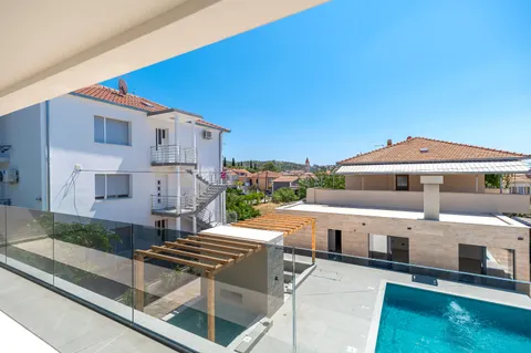 Trogir - Nuova villa moderna di 300m2 con piscina e jacuzzi