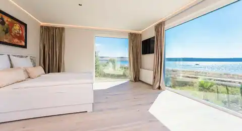 Ražanac, Ljubač - Luksuzna vila s bazenom, prvi red do mora