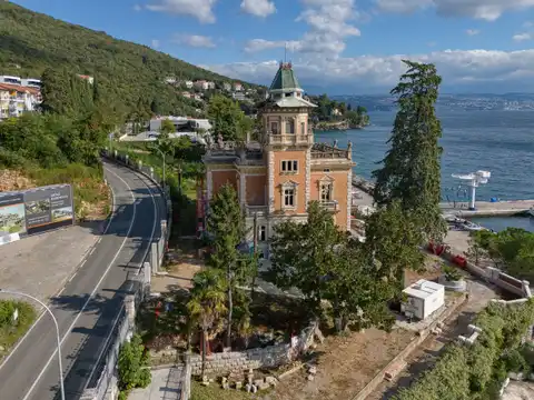 Ičići, Opatijska rivijera – povijesna vila s pogledom na more