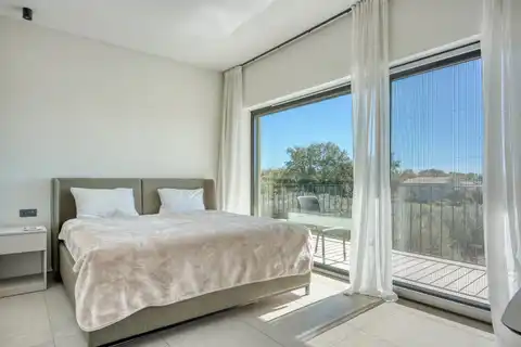 Kuća 230 m² — grijani bazen, krovna terasa, Poreč